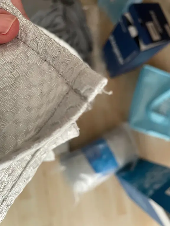 Test selbstkühlende Decken Ella zieht Fäden2.jpg